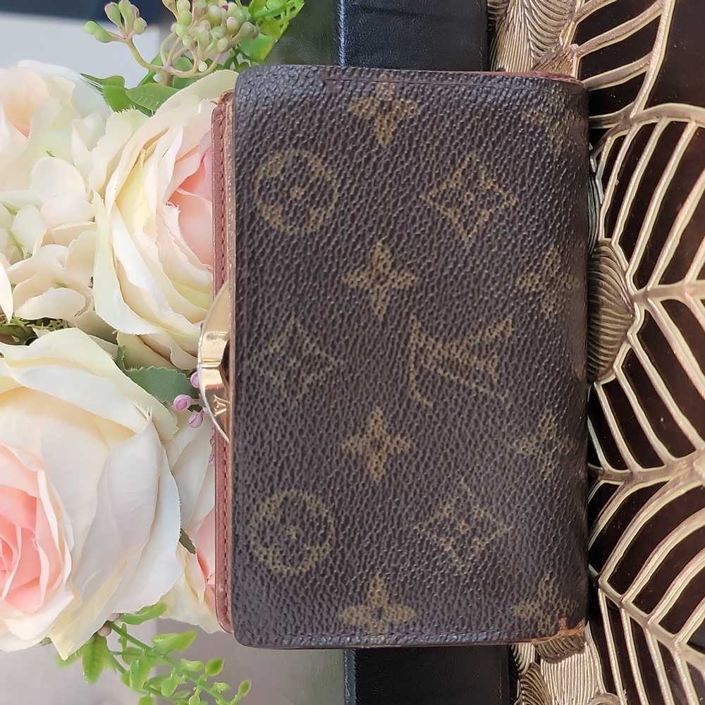 Authentic Louis Vuitton kisslock wallet - Picture 3 of 10